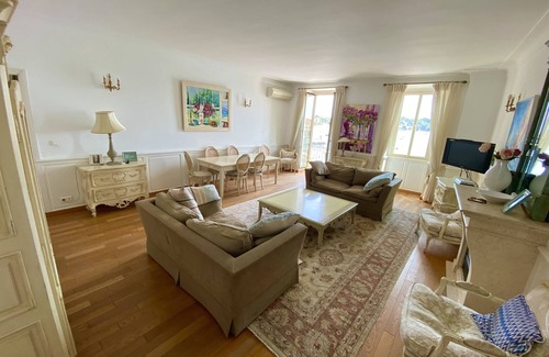 Villefranche-sur-Mer Apartment | Villefranche centre, 3 bed waterfront, very large, quiet, No stairs , Sunny