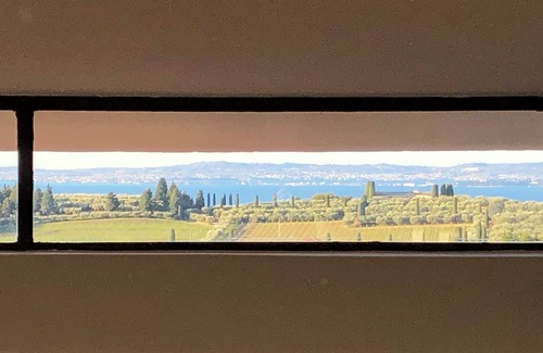 Cavaion Veronese House | Villetta Cavaion, in the middle of olive groves & vineyards overlooking the lake