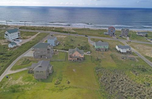 Hatteras House | Vincent VanGo to the Beach #13-H