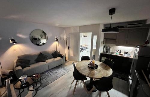Saint-Pierre-de-Clages Apartment | Vincenzo appart, Studio Confortable à Nendaz, accès Direct au Télécabine de Tracouet et Parking Souterrain Inclus
