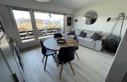 Saint-Pierre-de-Clages Apartment | Vincenzo appart, Studio Confortable à Nendaz, accès Direct au Télécabine de Tracouet et Parking Souterrain Inclus
