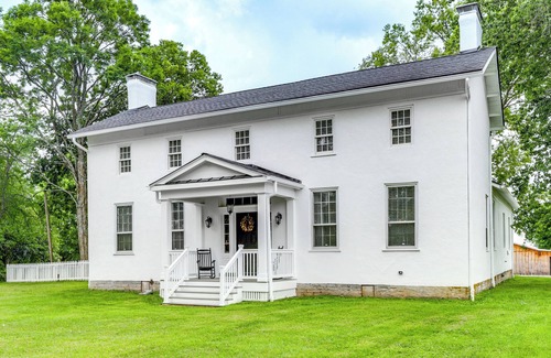 Verona House | Vineyard Retreat at George Vest Historical Home