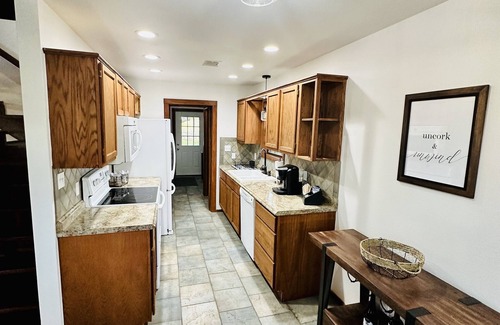 Fredericksburg Cabin | Vino Haus- Entire Cabin with Hot Tub- Guaranteed to see deer! Quiet!