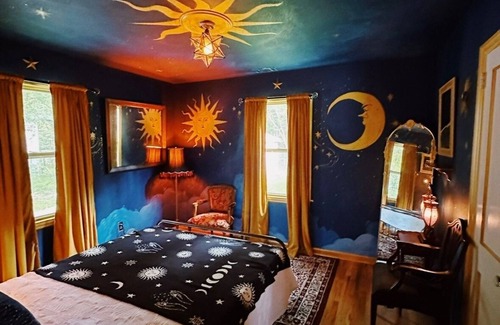 Pooler House | Vintage 1940 Cottage with Quaint Charm by RedAwning