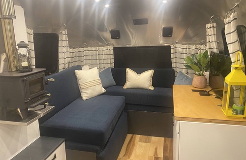 Baptistown House | Vintage Airstream “Lost inn Lavender”