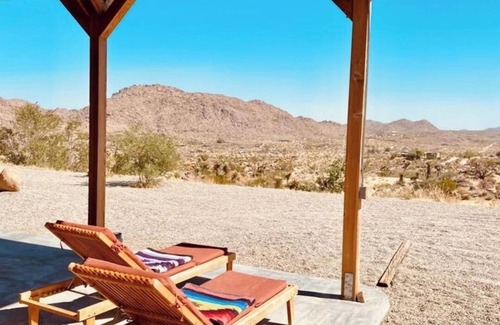 Joshua Tree Highlands House | Vintage Airstream near Joshua Tree National Park
