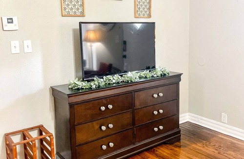 Wichita Falls House | Vintage Eclectic Home~ Central Location~Country Club ~ MSU~ Fire pit