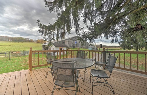 Cambridge Springs House | Vintage Farmhouse ~ 2 1/2 Mi to Mount Pleasant Ski