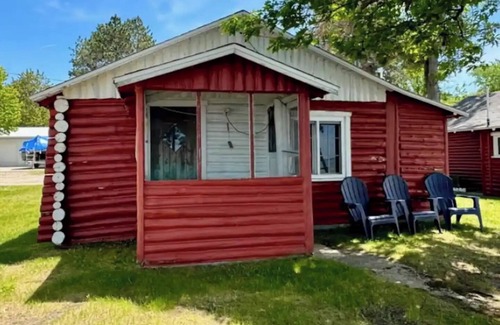 Prudenville Cabin | Vintage Lakefront Log Cabin #2nn