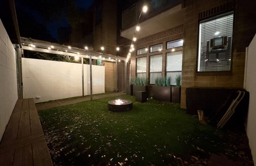 Deep Ellum Apartment | Vintage Modern Luxury-Deep Ellum-Fair Park