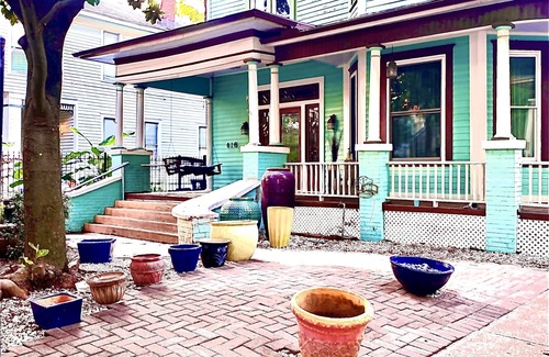 Neartown House | Vintage Montrose House with private pool and gated parking.