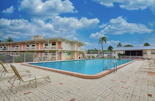 Golden Beach Villa | Vintage Villa, Thirty-Five