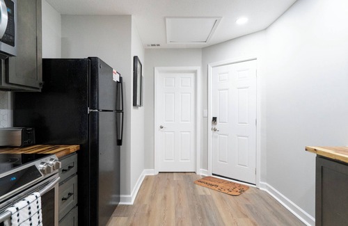 Noblesville Apartment | Vinyl Retreat, downtown Noblesville