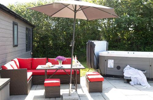 Lifton House | Violet Lodge, 11 Roadford Lake Lodges