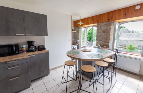 Grandvals House | Violette d'Aubrac - Old presbytery 3/5 people