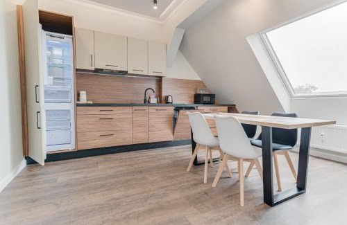 Schwedt/Oder Apartment | VIP Apartment A 64qm 4 Zi DG Wohnung klimatisiert großes Bad u Küche max 4 Gäste inklusive Schlafsofa