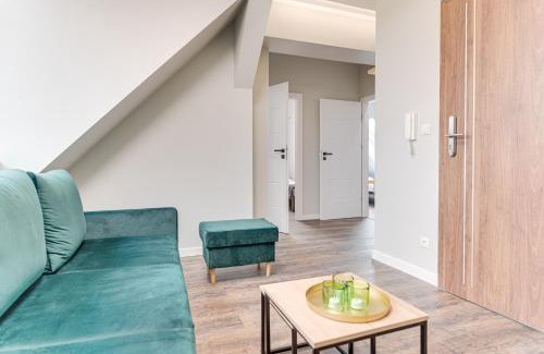 Schwedt/Oder Apartment | VIP Apartment A 64qm 4 Zi DG Wohnung klimatisiert großes Bad u Küche max 4 Gäste inklusive Schlafsofa