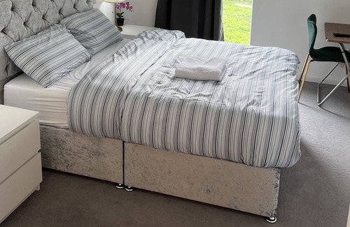 Dartford Apartment | VIP En-suite double room .