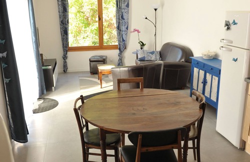 Sannois Cottage | visit Paris while enjoying the calm of a garden