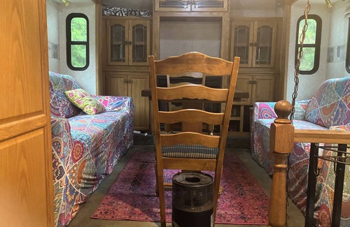 Roberts Creek House | VISIT THE FARM LIFE REST AND RELAX