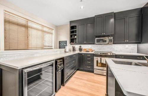 Big White Ski Resort House | Vista at Big White w Amazing Location and View