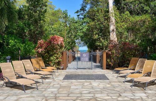 Palm Cove Apartment | Vista Bleu - King Suite at Temple Resort