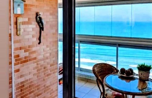 Guilhermina Apartment | Vista cinematográfica 24º andar, frente total mar na Guilhermina, 2 quartos, condomínio com lazer total, enxoval, ar condicionado, churrasqueira, Wi-fi, Netflix, piscina aquecida, saunas, 2 vagas e portaria 24 horas, 15Off no App