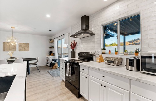 Joshua Tree House | Vista del Valle 🌵 Pickleball + Pitch&Putt + Hot Tub + Pool