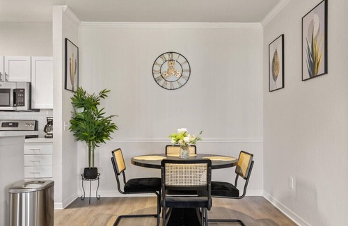 County Line Coalition Apartment | Vista Lagoon Close to USF
