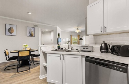 County Line Coalition Apartment | Vista Lagoon Close to USF