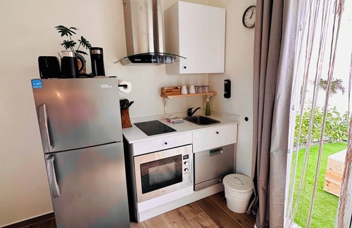 Camacuri Apartment | Vistalmar Mini Studio in lovely Oranjestad with Private Plunge Pool, WiFi and AC