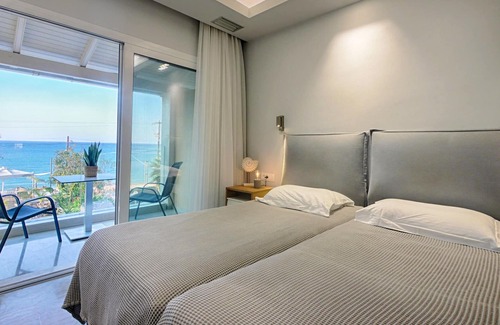 Agios Georgios Pagon Apartment | Vistonia Studio 7 - right on the beach with sea views