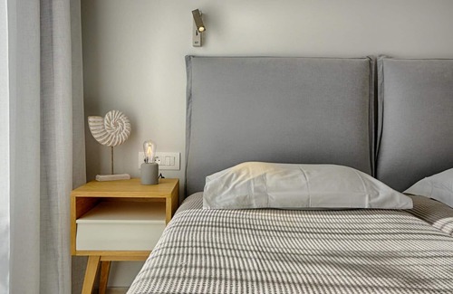 Agios Georgios Pagon Apartment | Vistonia Studio 7 - right on the beach with sea views