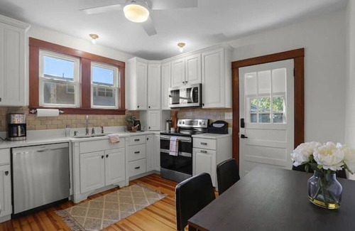 Washington House | Vitality Retreat - 1 block from DT/riverfront/shops/bars