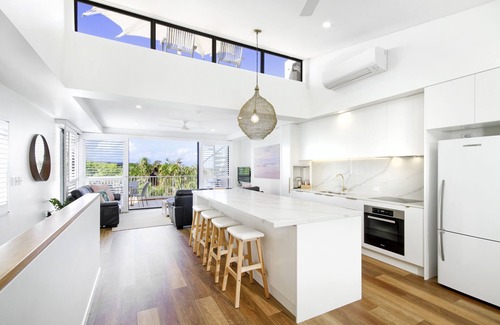 Sunshine Beach Apartment | Viva la Sunshine: Pool, View & Rooftop