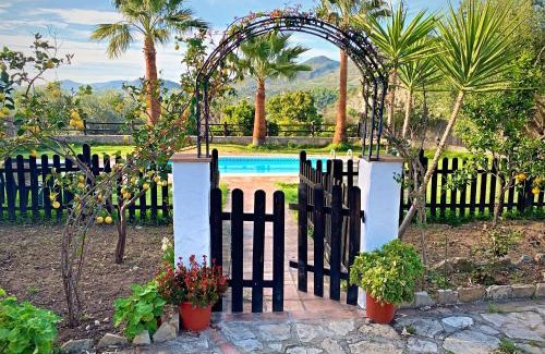 Zahara de la Sierra House | Vivelorural Casa y piscina en Zahara de la Sierra