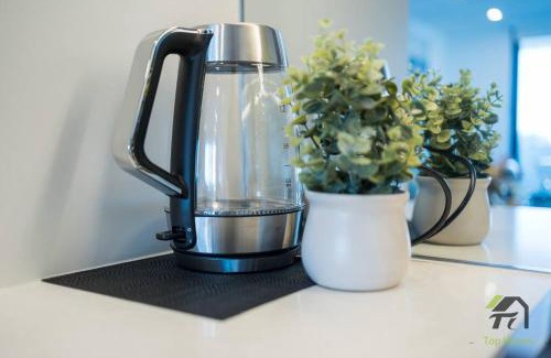 Bankstown Apartment | Vivid Condo 1B1B in Bankstown