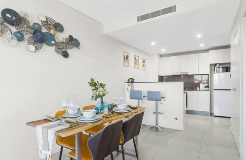 Canterbury Apartment | Vivid Unit Next to Campsie 6 mins to train station