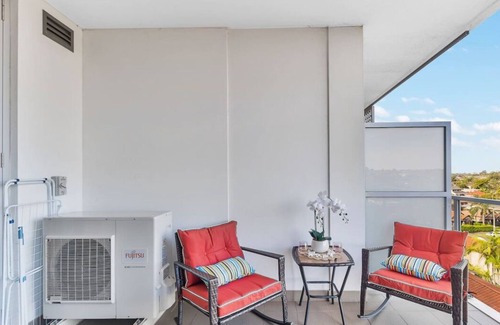 Canterbury Apartment | Vivid Unit Next to Campsie 6 mins to train station