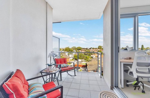 Canterbury Apartment | Vivid Unit Next to Campsie 6 mins to train station