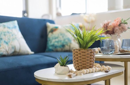 Canterbury Apartment | Vivid Unit Next to Campsie 6 mins to train station