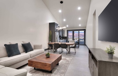 Moab South Valley Condo | Vizcaya #6 - Moab's Newest Luxury Rental (Hot Tub)