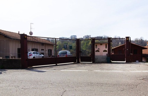 Camnago Volta Apartment | Volta hub- parking lot and garden Lake Como 7min