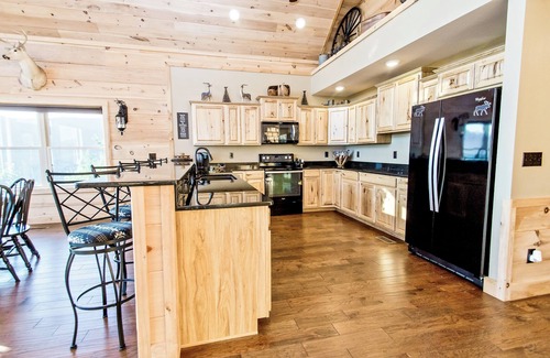 Frank Cabin | Voted "BEST VIEWS" - High Demand Area! - Surrounded by Pisgah National Forest!