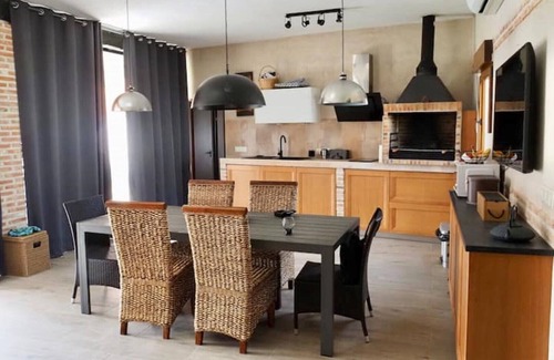 Totanes Apartment | VUT Mandres