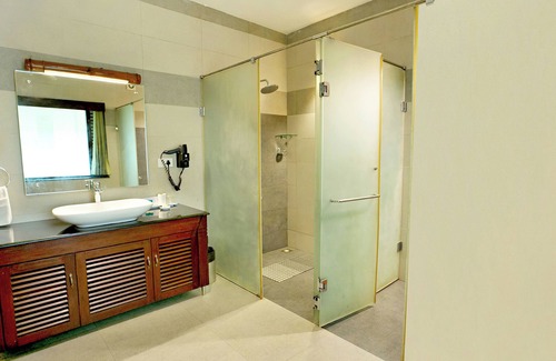Kunnathidavaka Hotel | Vythiri Resort
