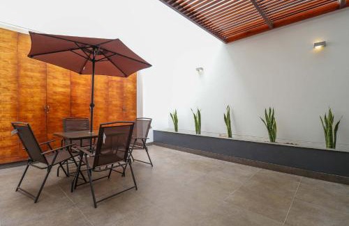 Chacarilla-Santa Cruz Apartment | w* Elegant 2BR w Spacious Terrace in Miraflores