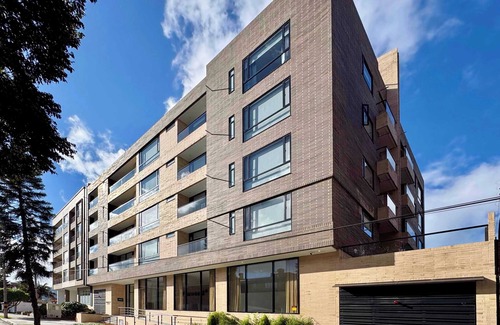 San Patricio Apartment | w* | Polished Loft w/Balcony in Santa Bárbara