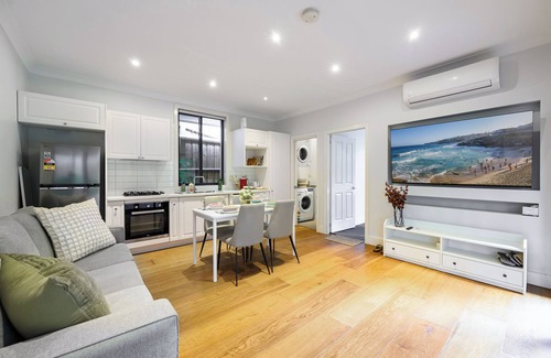 Wahroonga House | Wahroonga 2-bedroom charming house with AC, WiFi