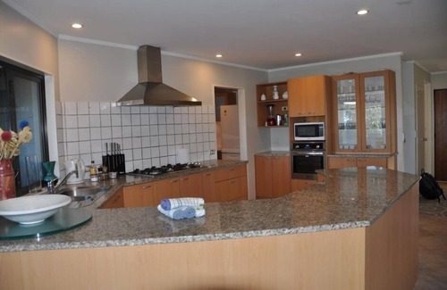 Oneroa House | Waiheke Beach Villa Oneroa